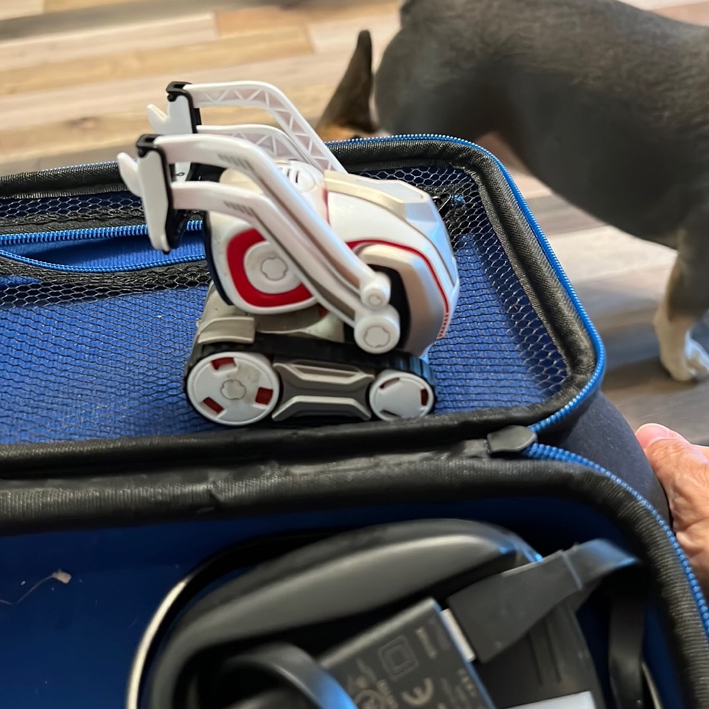 Anki Cozmo learning robot
